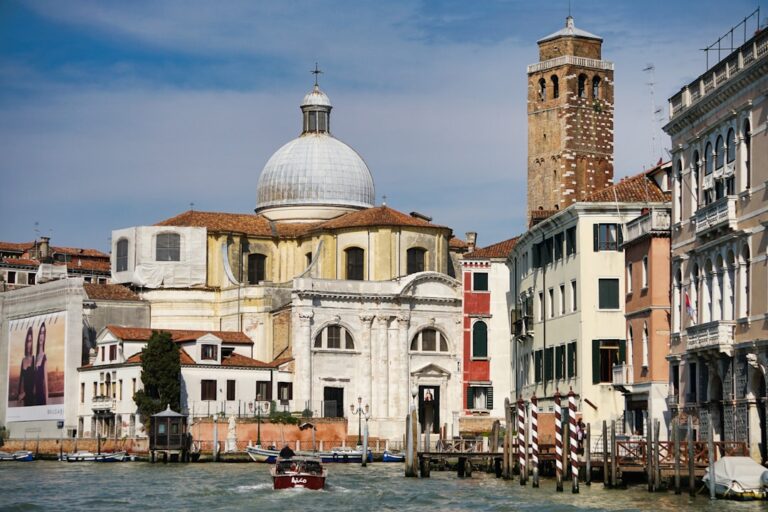 Comment visiter Murano et Burano Venise travel tourism landmark