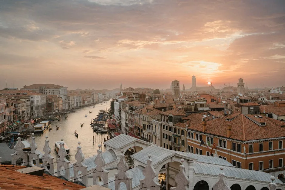 Couchers de soleil sur le Grand Canal et toits rouges de Venise