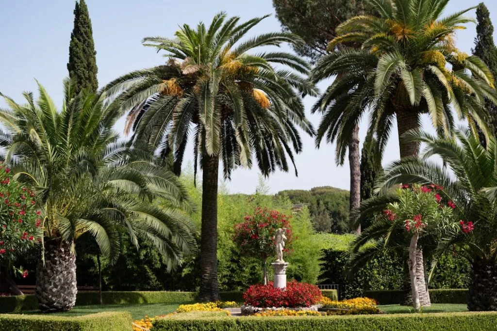 Giardino della Fondazione Giorgio Cini formal garden late afternoon