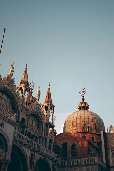 Détails des dômes et flèches de la basilique Saint-Marc, Venise