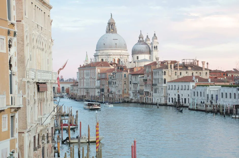 Vue du Grand Canal à Venise avec la basilique Santa Maria della Salute