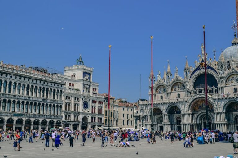 Meilleurs jours pour gondole selon Venise travel tourism landmark