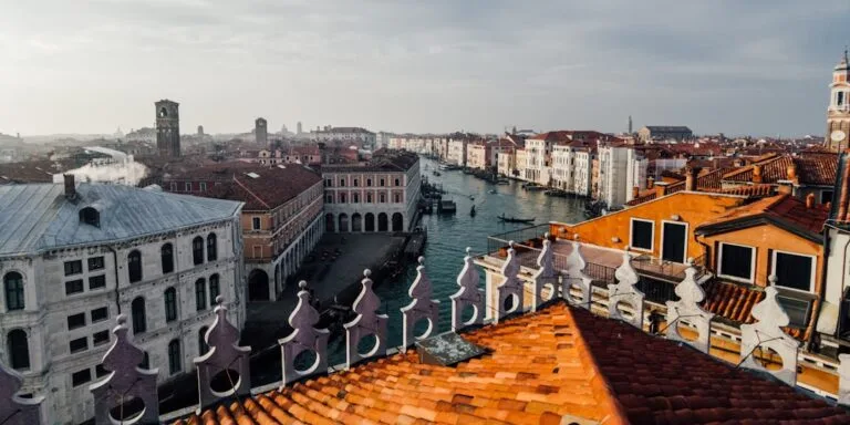 Rooftops cach s pour photos Venise travel tourism landmark